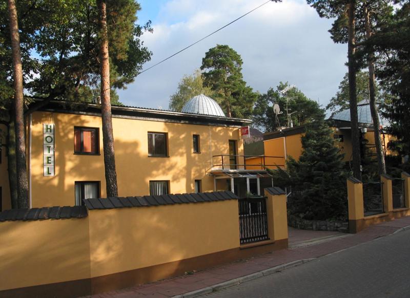 Noclegi Ufo Warszawa Exteriör bild